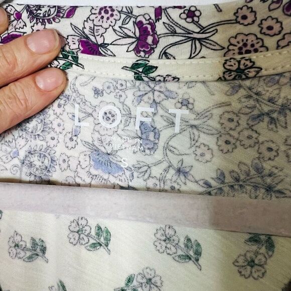 LOFT Floral V-neck Cotton Tee Shirt - Picture 5 of 8